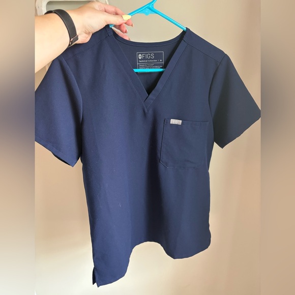 Figs Catarina one pocket scrub top in navy - Picture 1 of 2